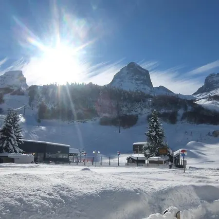 Apartment Lumineux 4 Pers A 150m Des Pistes Avec Balcon Et Vue Montagne - Fr-1-400-111